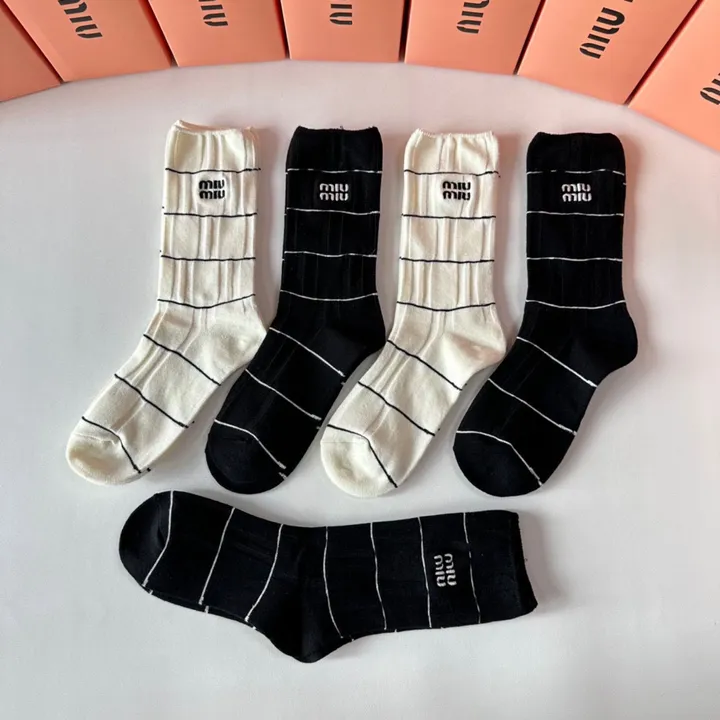 スーパーコピー ミュウミュウ 靴下