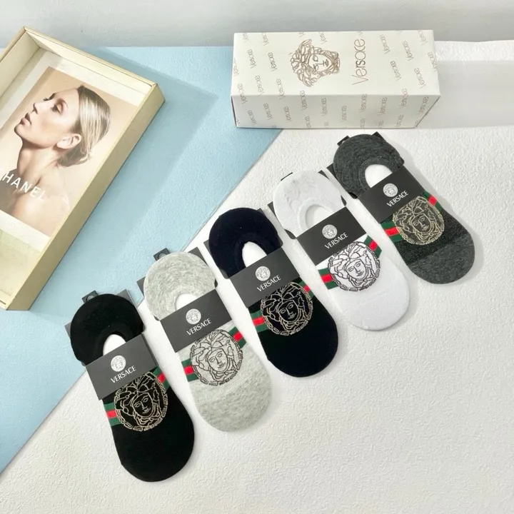 スーパーコピー ヴェルサーチ 靴下