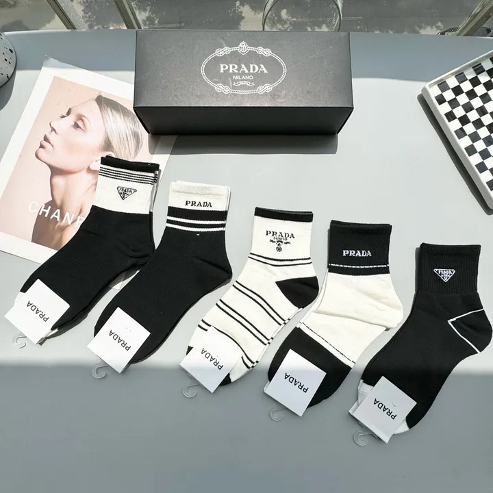 スーパーコピー プラダ 靴下