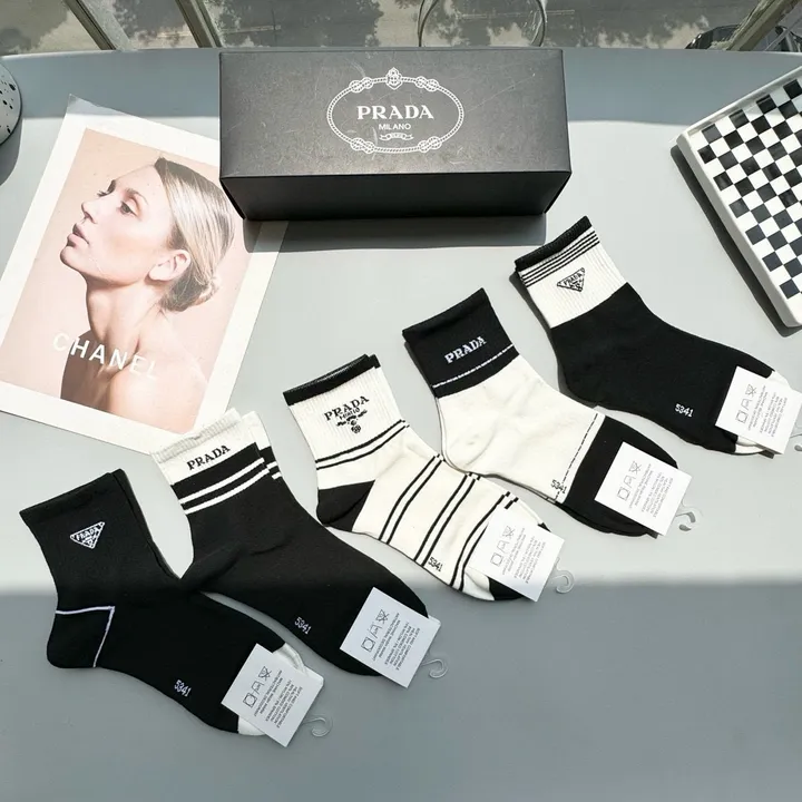 スーパーコピー プラダ 靴下