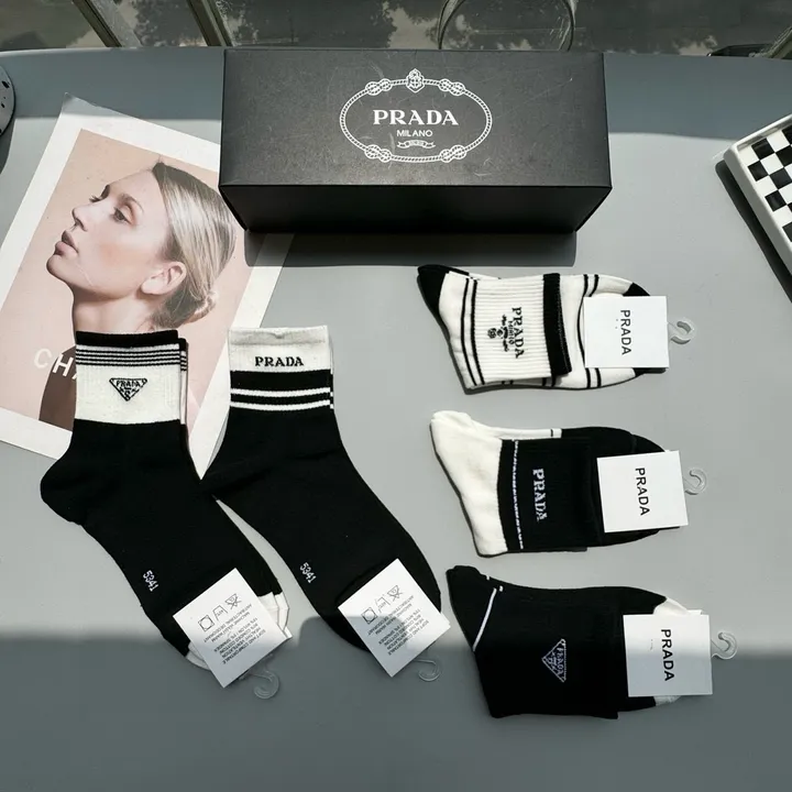 スーパーコピー プラダ 靴下