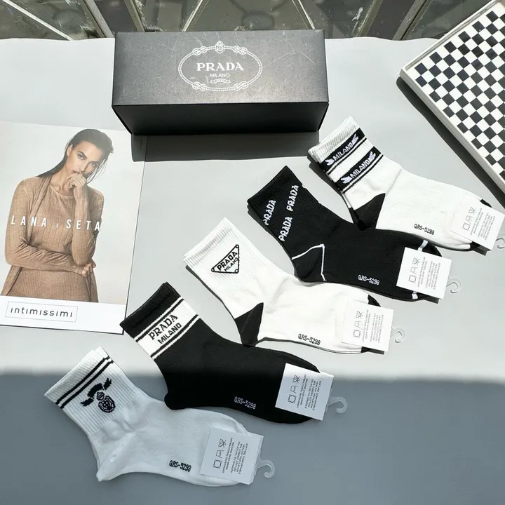 スーパーコピー プラダ 靴下