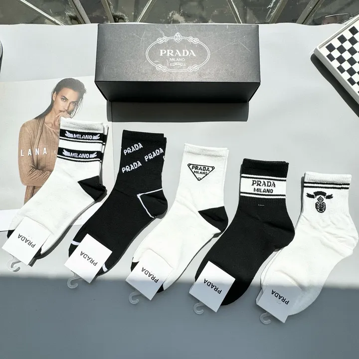 スーパーコピー プラダ 靴下