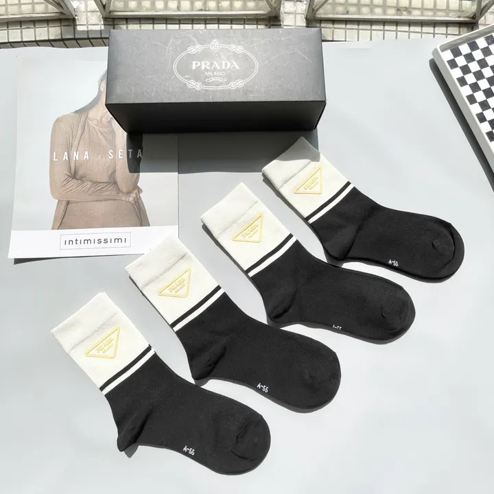 スーパーコピー プラダ 靴下
