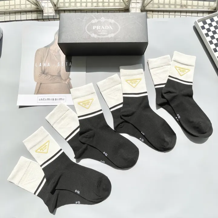 スーパーコピー プラダ 靴下