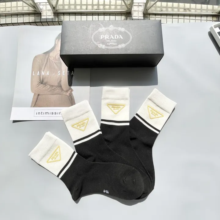 スーパーコピー プラダ 靴下