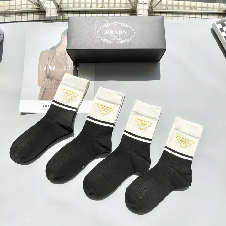 スーパーコピー プラダ 靴下