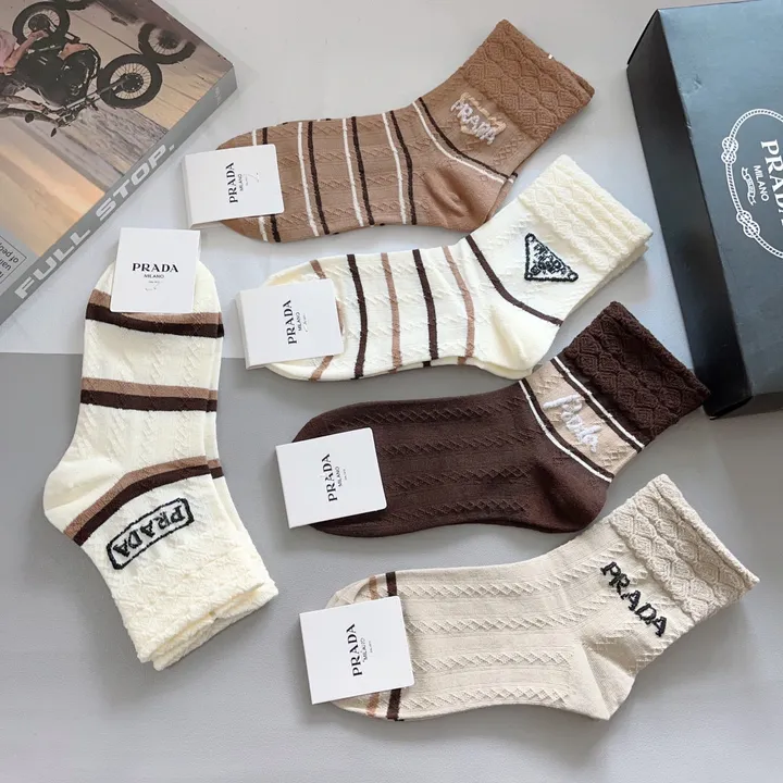 スーパーコピー プラダ 靴下