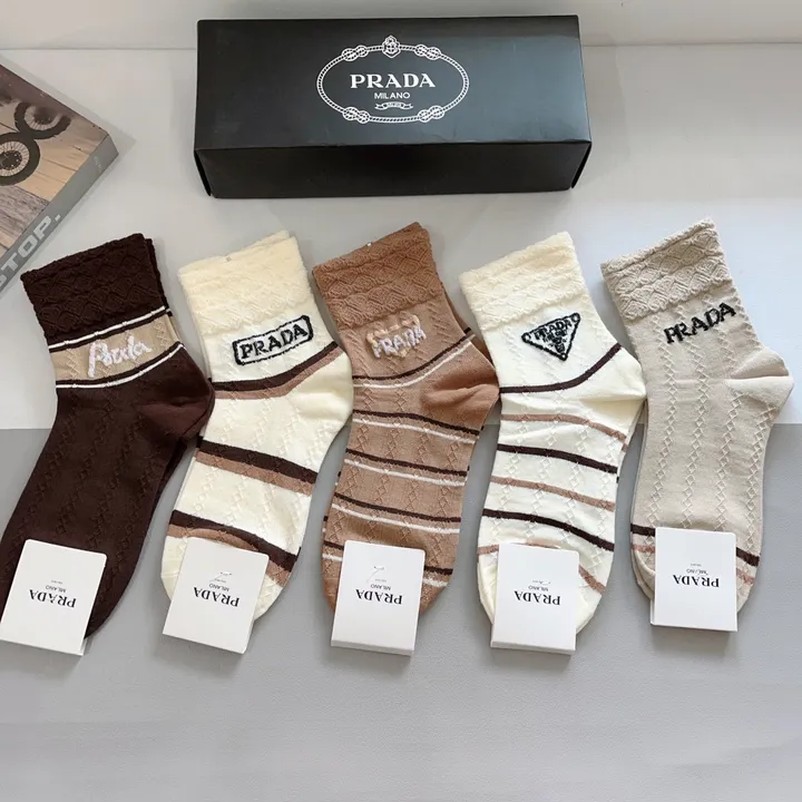 スーパーコピー プラダ 靴下