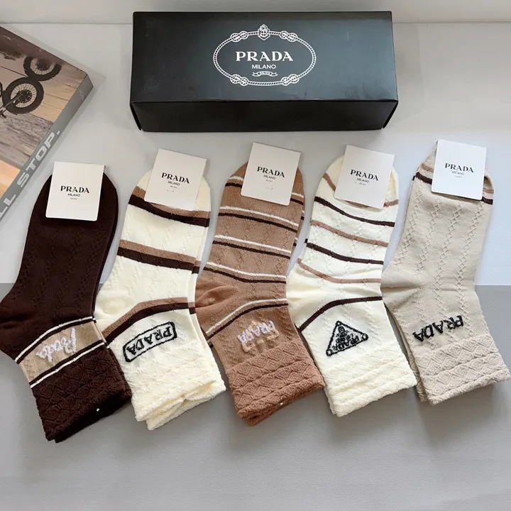 スーパーコピー プラダ 靴下