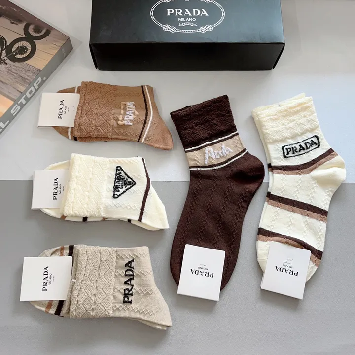 スーパーコピー プラダ 靴下