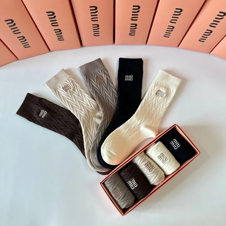 スーパーコピー ミュウミュウ 靴下