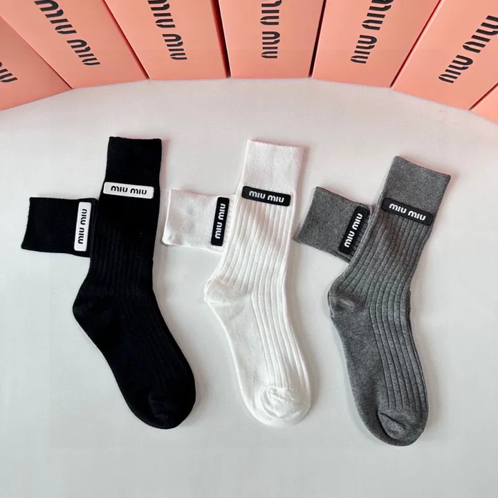 スーパーコピー ミュウミュウ 靴下