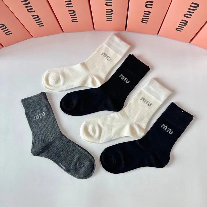 スーパーコピー ミュウミュウ 靴下