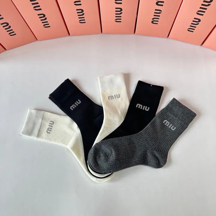 スーパーコピー ミュウミュウ 靴下