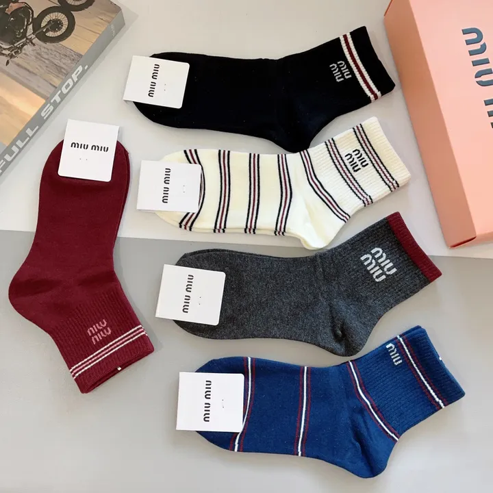 スーパーコピー ミュウミュウ 靴下