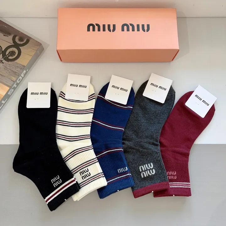 スーパーコピー ミュウミュウ 靴下