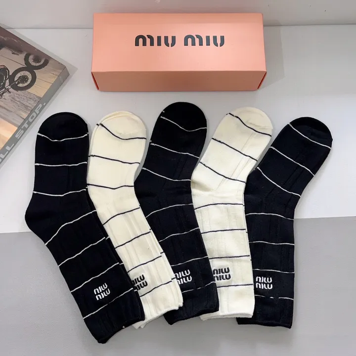 スーパーコピー ミュウミュウ 靴下