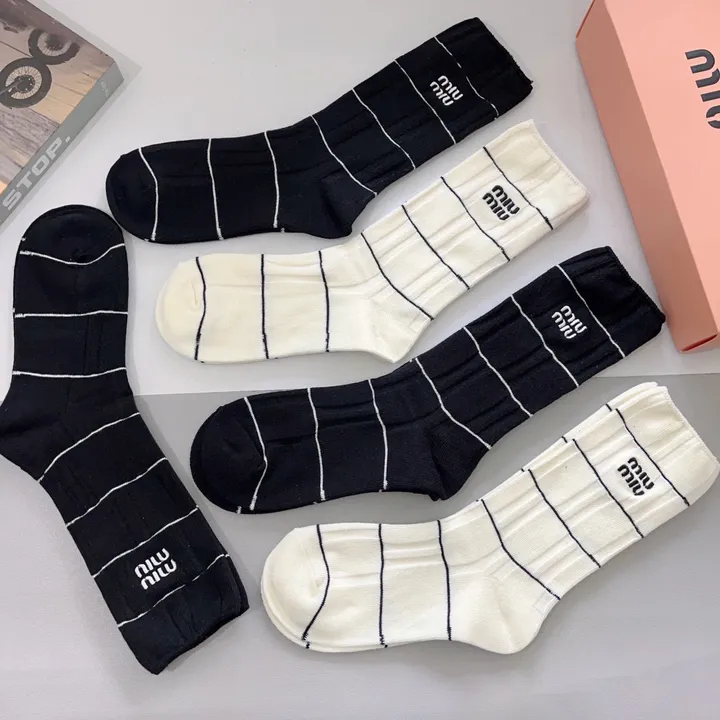 スーパーコピー ミュウミュウ 靴下