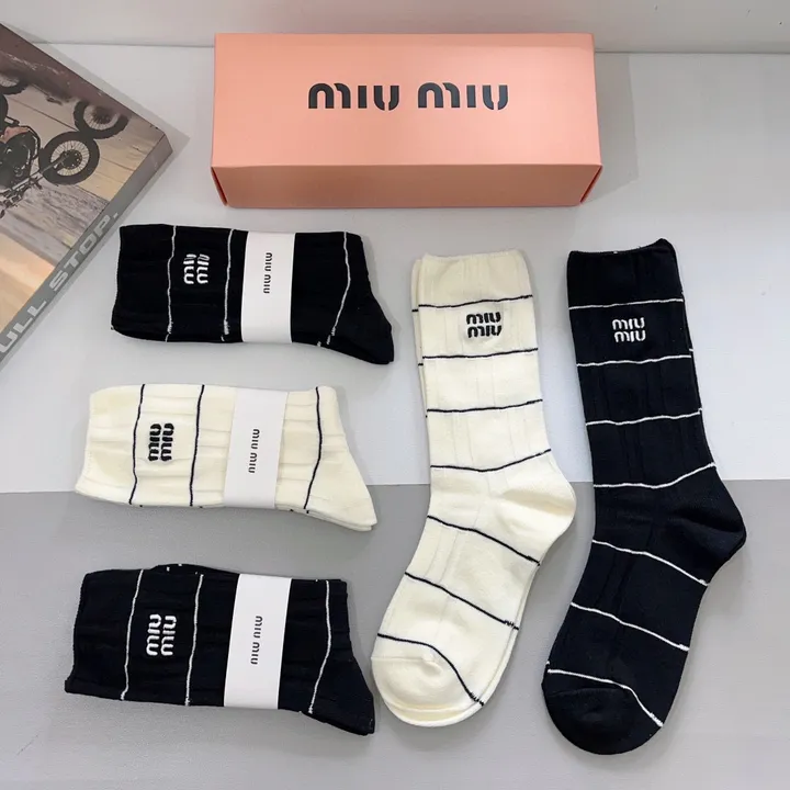 スーパーコピー ミュウミュウ 靴下
