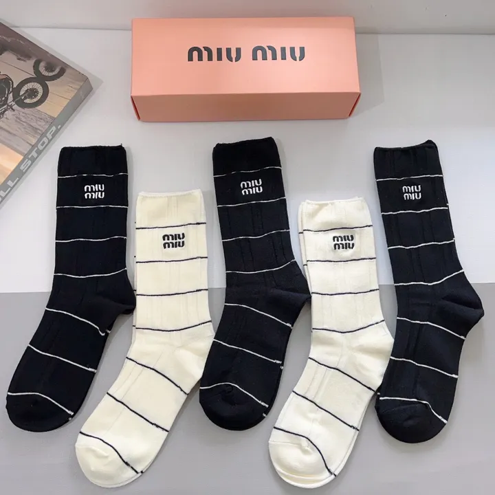 スーパーコピー ミュウミュウ 靴下