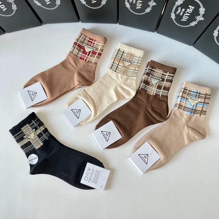 スーパーコピー プラダ 靴下