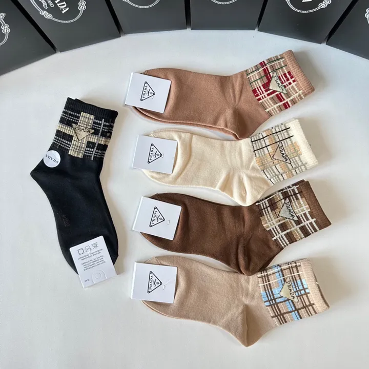 スーパーコピー プラダ 靴下