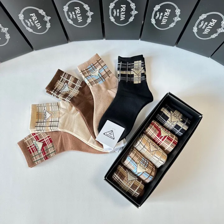 スーパーコピー プラダ 靴下