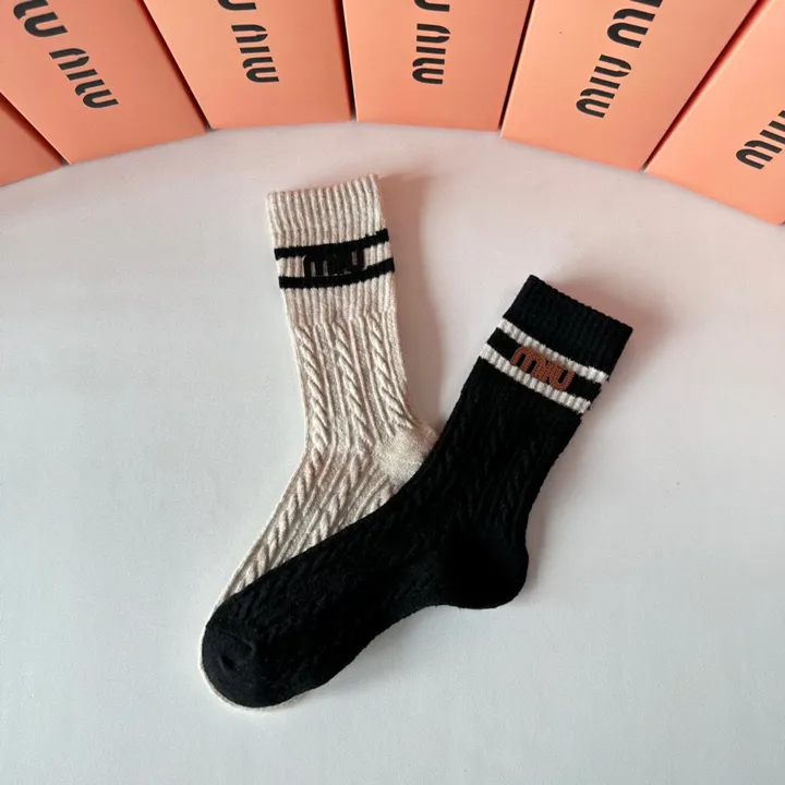 スーパーコピー ミュウミュウ 靴下