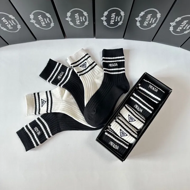 スーパーコピー プラダ 靴下