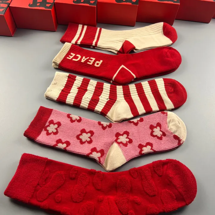 スーパーコピー プラダ 靴下