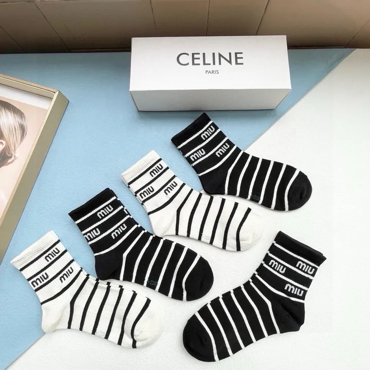 スーパーコピー ミュウミュウ 靴下