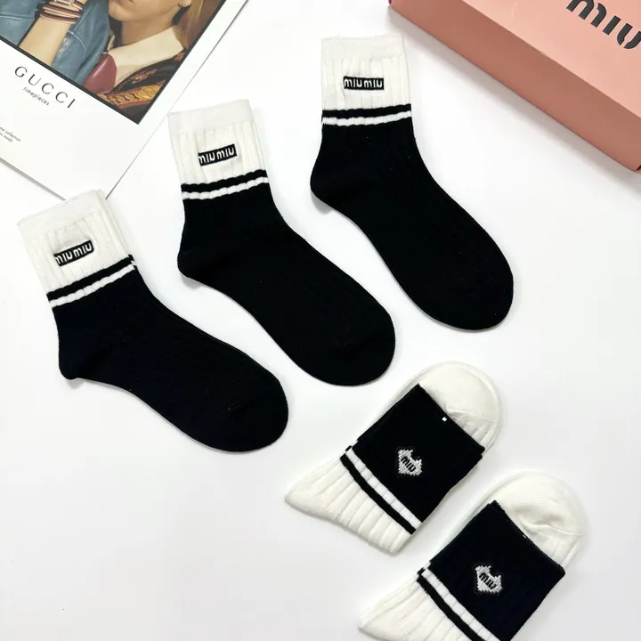 スーパーコピー ミュウミュウ 靴下