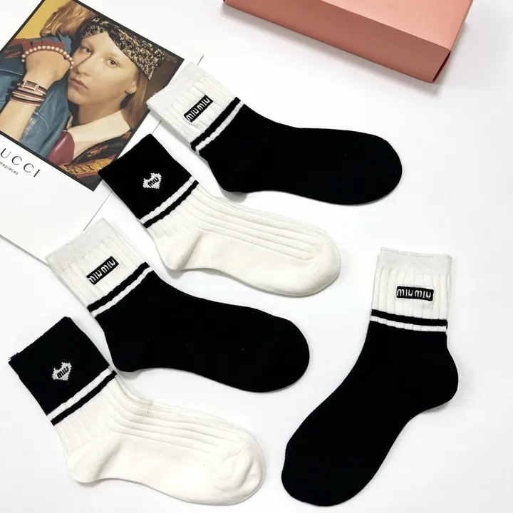 スーパーコピー ミュウミュウ 靴下