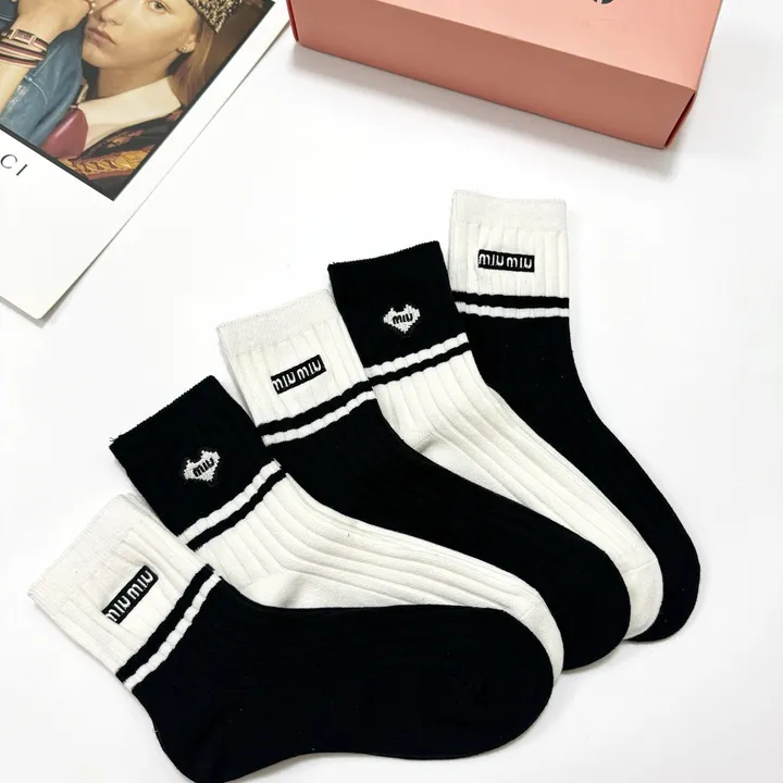 スーパーコピー ミュウミュウ 靴下