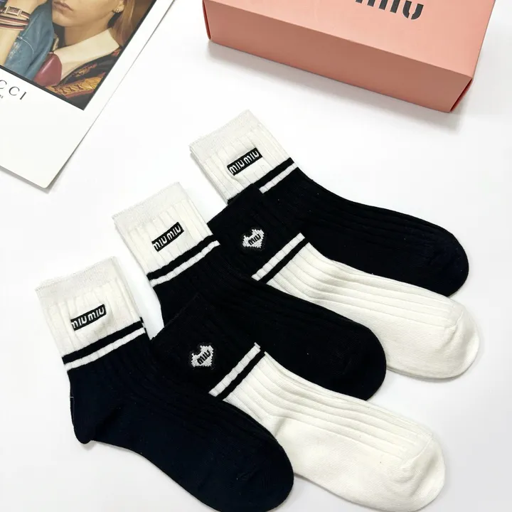 スーパーコピー ミュウミュウ 靴下