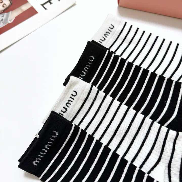 スーパーコピー ミュウミュウ 靴下