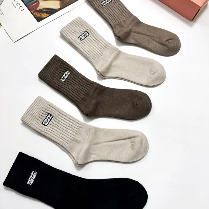 スーパーコピー ミュウミュウ 靴下