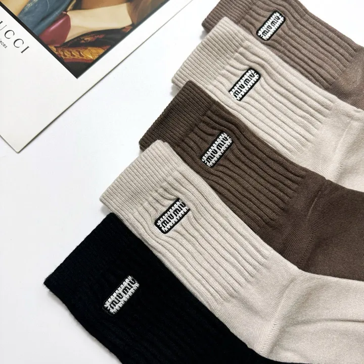 スーパーコピー ミュウミュウ 靴下