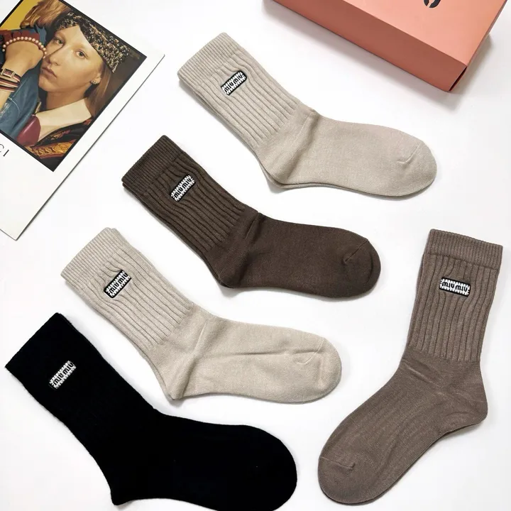 スーパーコピー ミュウミュウ 靴下