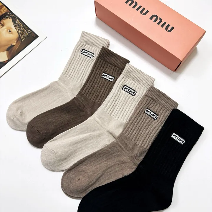 スーパーコピー ミュウミュウ 靴下