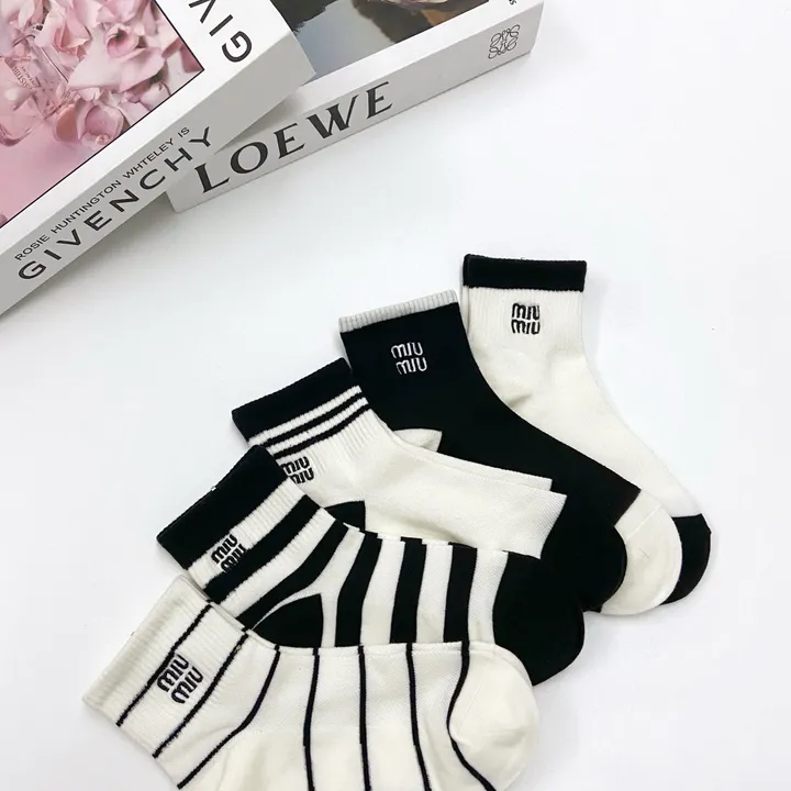 スーパーコピー ミュウミュウ 靴下