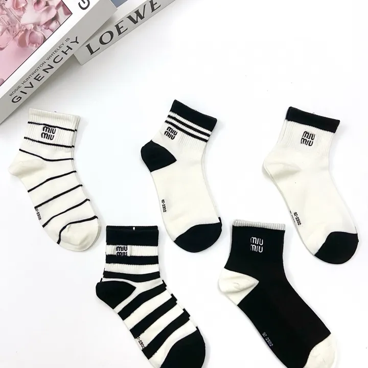スーパーコピー ミュウミュウ 靴下
