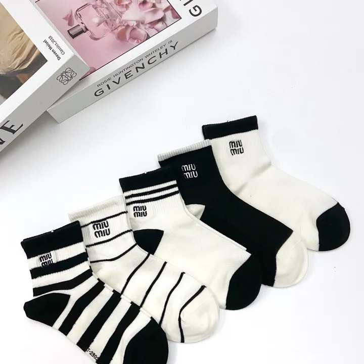 スーパーコピー ミュウミュウ 靴下