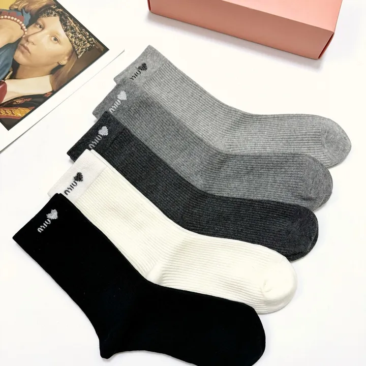 スーパーコピー ミュウミュウ 靴下