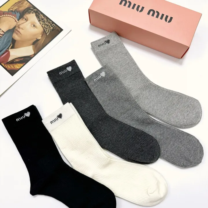 スーパーコピー ミュウミュウ 靴下