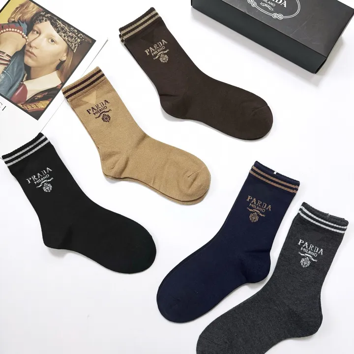 スーパーコピー プラダ 靴下