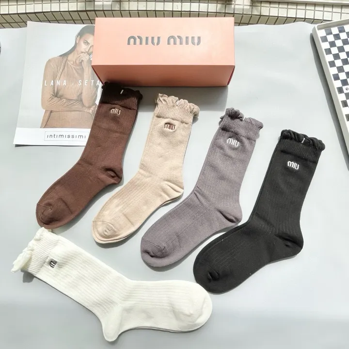 スーパーコピー ミュウミュウ 靴下