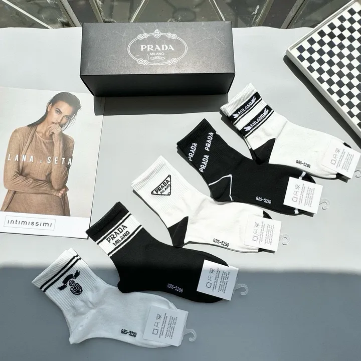 スーパーコピー プラダ 靴下
