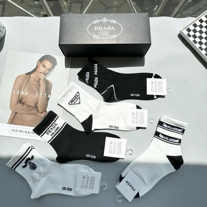 スーパーコピー プラダ 靴下